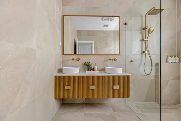 cut to measure mirror in a bathroom in a Taradale home